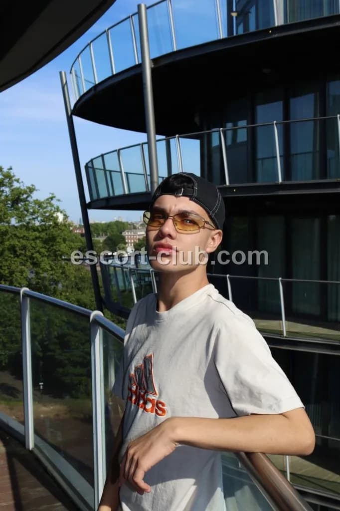 Cedric — Leeds escort photo 3
