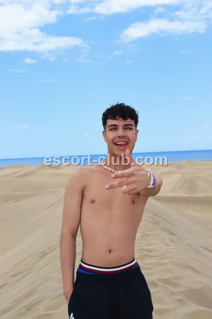 Cedric — Leeds escort photo 6