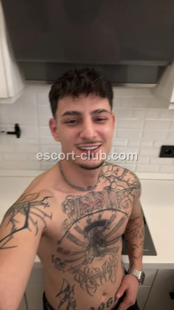 Cem — Leeds escort photo 4