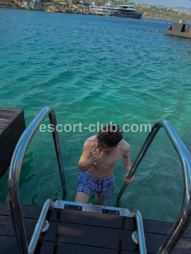 Cemal — Leeds escort photo 3