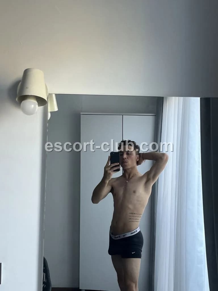 Cemal — Leeds escort photo 6