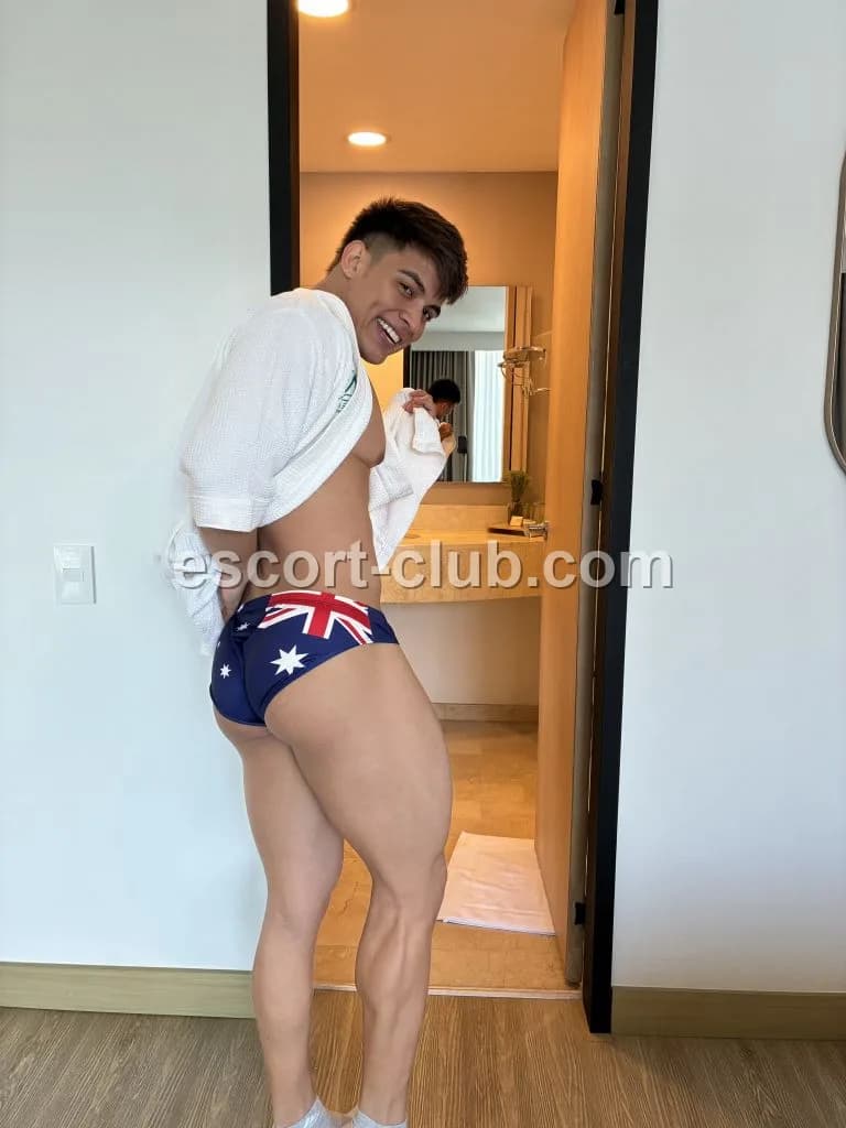 Cesar — Leeds escort photo 5