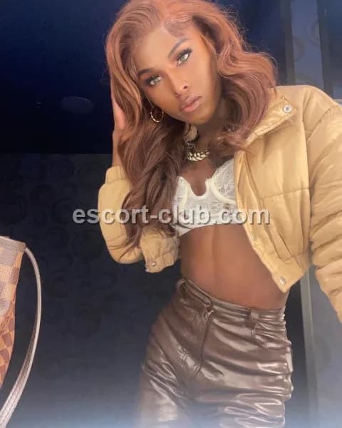 Chloe — Hong Kong escort photo 2