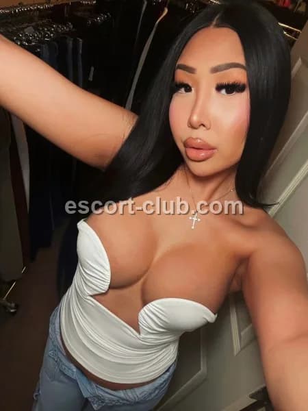 Chrissy — Hong Kong escort photo 3