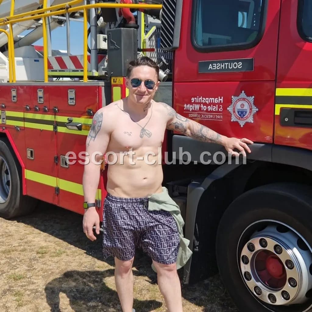 Connor — escort in Leeds
