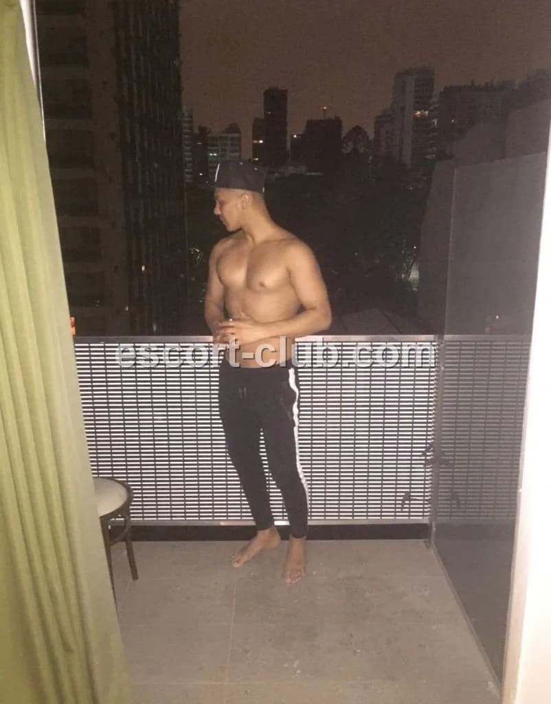 Darren — escort in Leeds