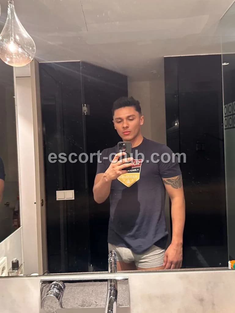 Darren — Leeds escort photo 2