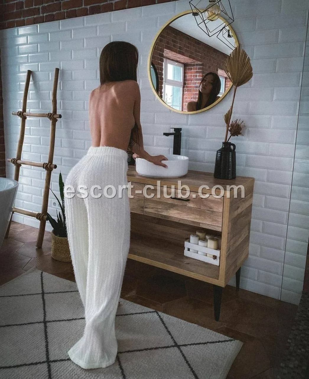 Darya — Belfast escort photo 3