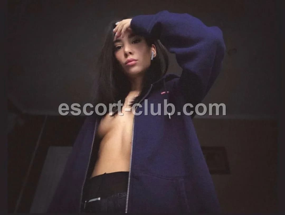 Darya — Belfast escort photo 5