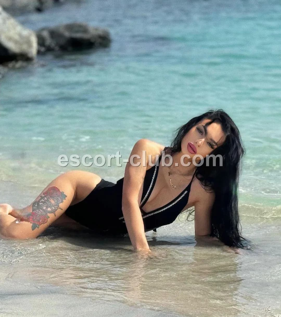 Dayana — Edinburgh escort photo 2