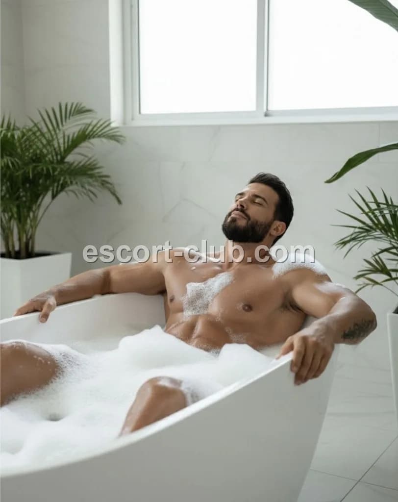 Deniz — Leeds escort photo 4