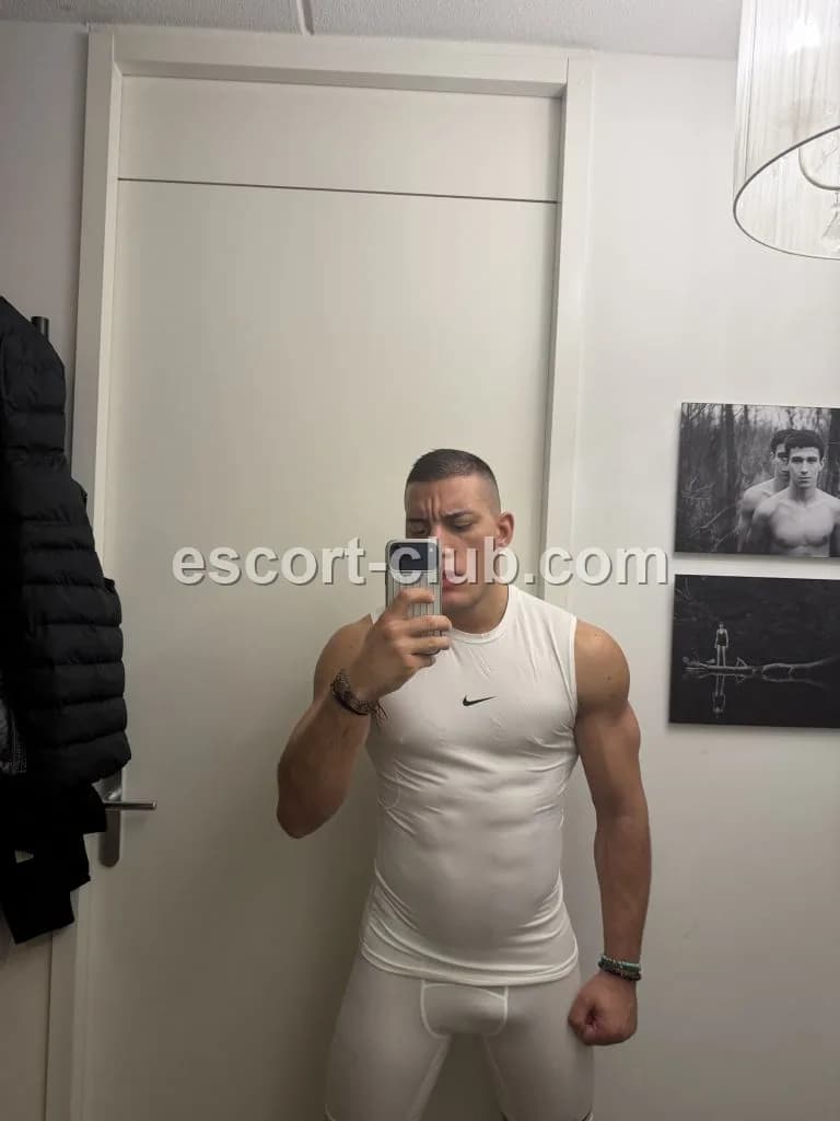 Dominic — Sheffield escort photo 3