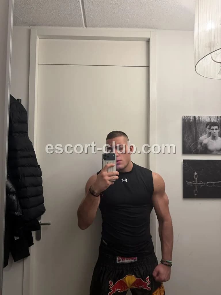 Dominic — Sheffield escort photo 4