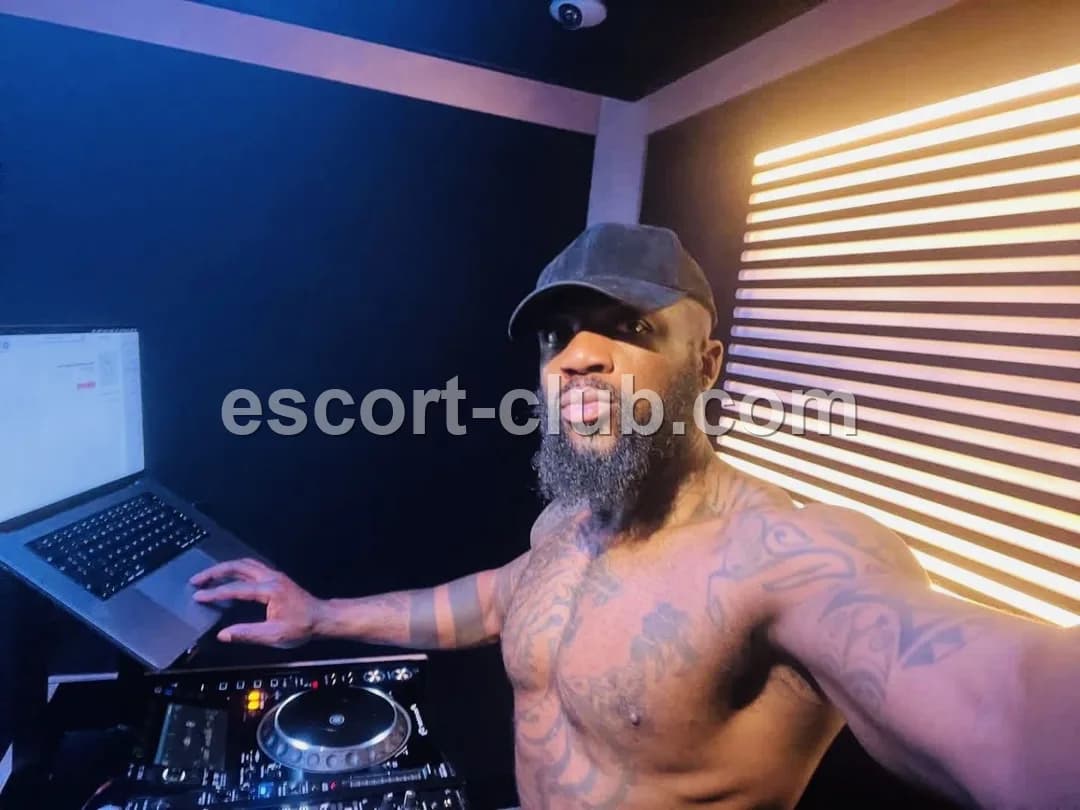 Domis — Sheffield escort photo 5