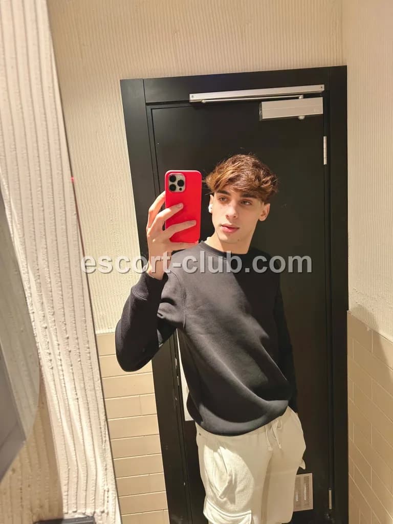 Edwin — escort in Sheffield