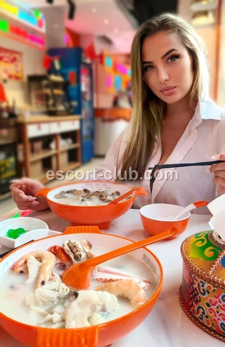 Elisabetta — Belfast escort photo 4