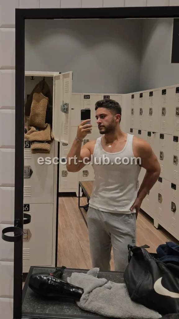 Emre — Sheffield escort photo 3