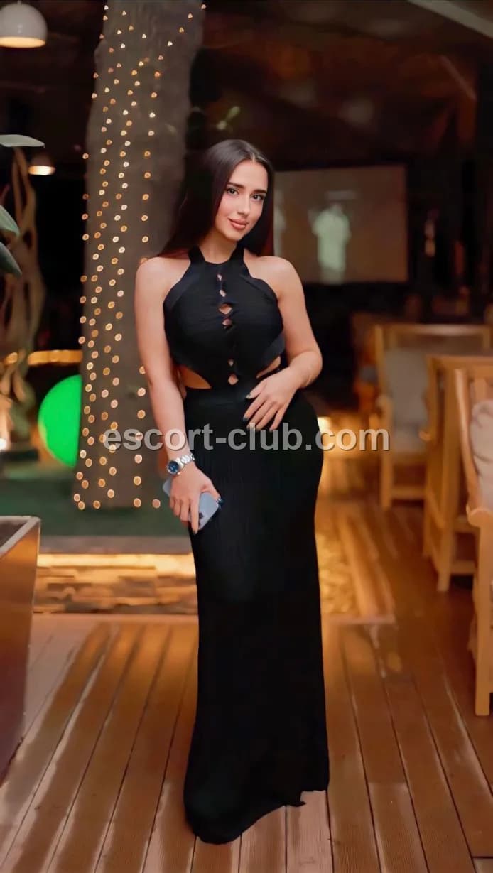 Faida — escort in Bristol