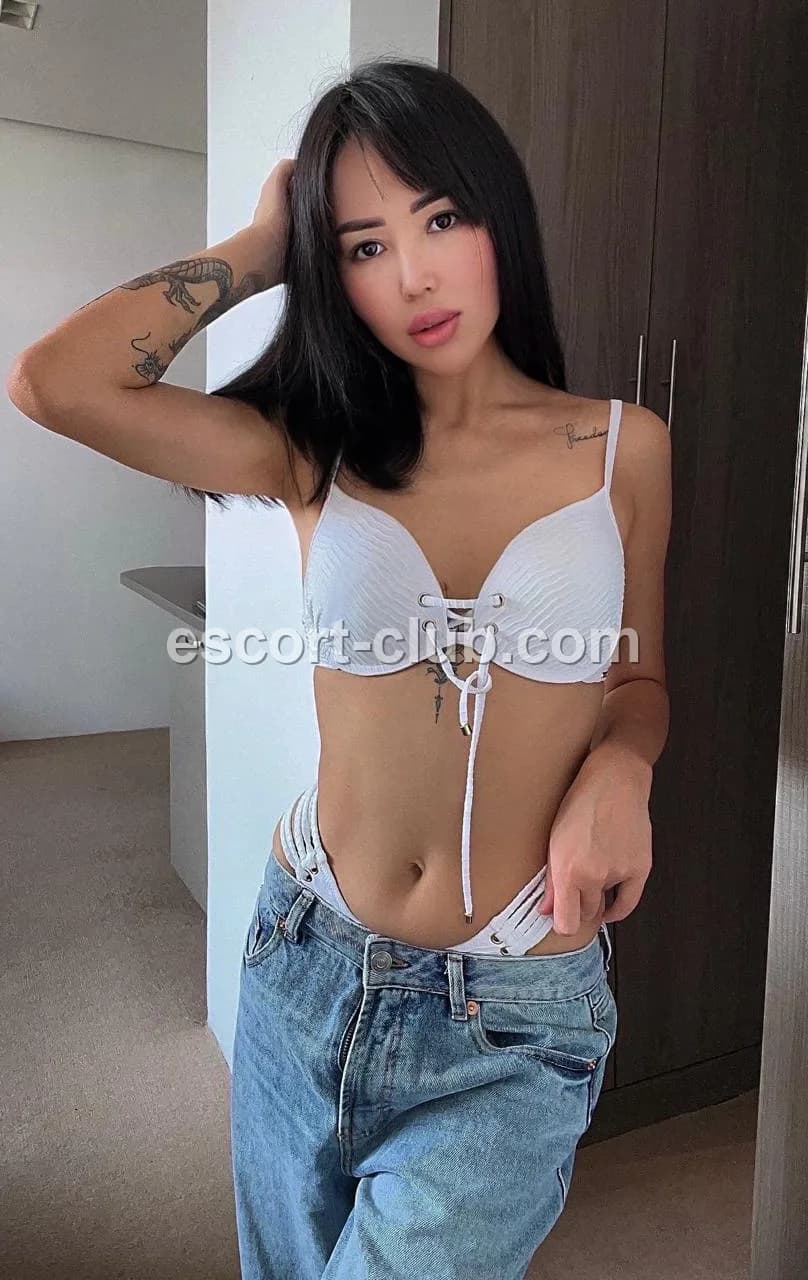 Faina — Glasgow escort photo 2
