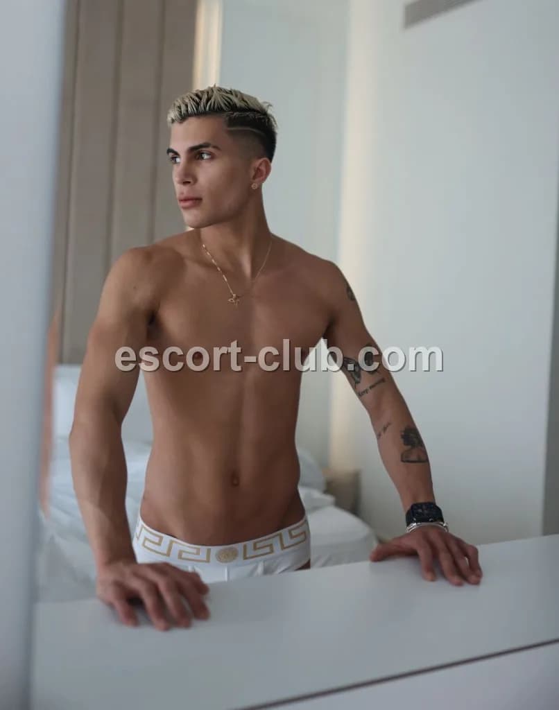 Felipe — escort in Aberdeen