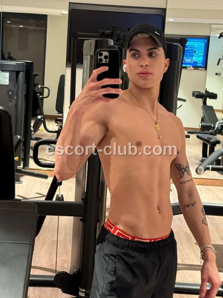 Felipe — Aberdeen escort photo 6