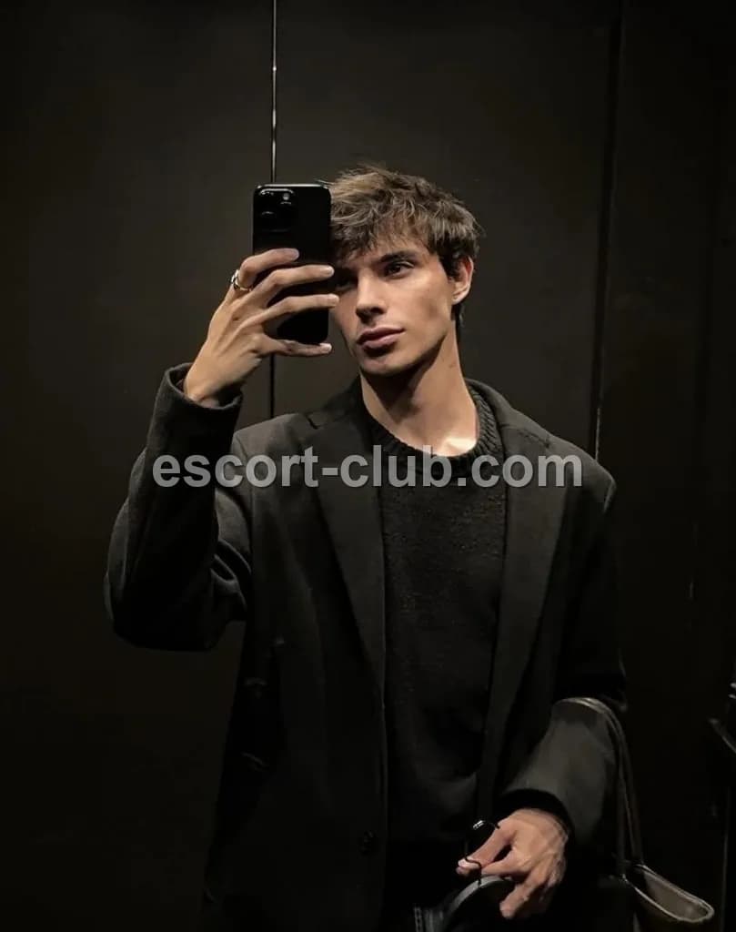 Gabriel — Aberdeen escort photo 2