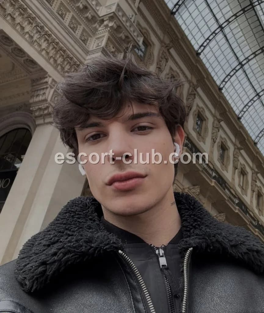 Gabriel — Aberdeen escort photo 3