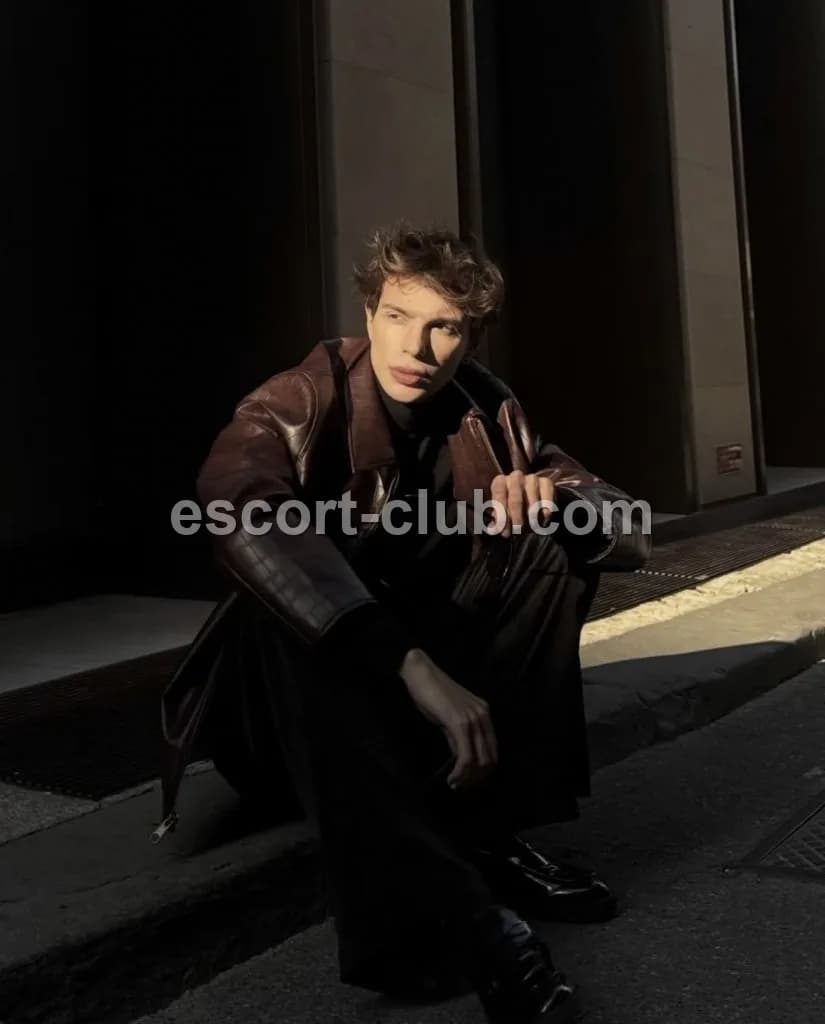 Gabriel — Aberdeen escort photo 4