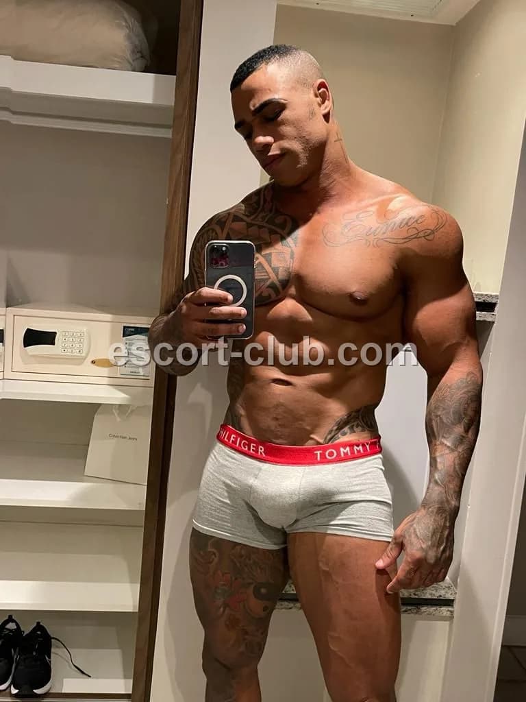 Galvao — Aberdeen escort photo 5