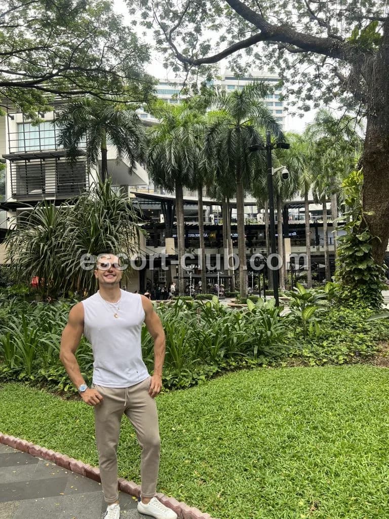 Gustavo — Aberdeen escort photo 4