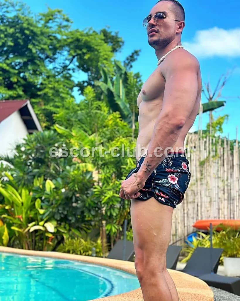 Gustavo — Aberdeen escort photo 5