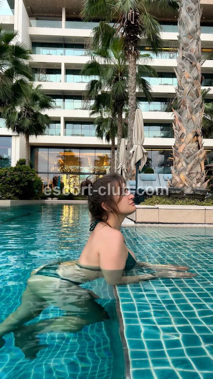 Irina — Leeds escort photo 4
