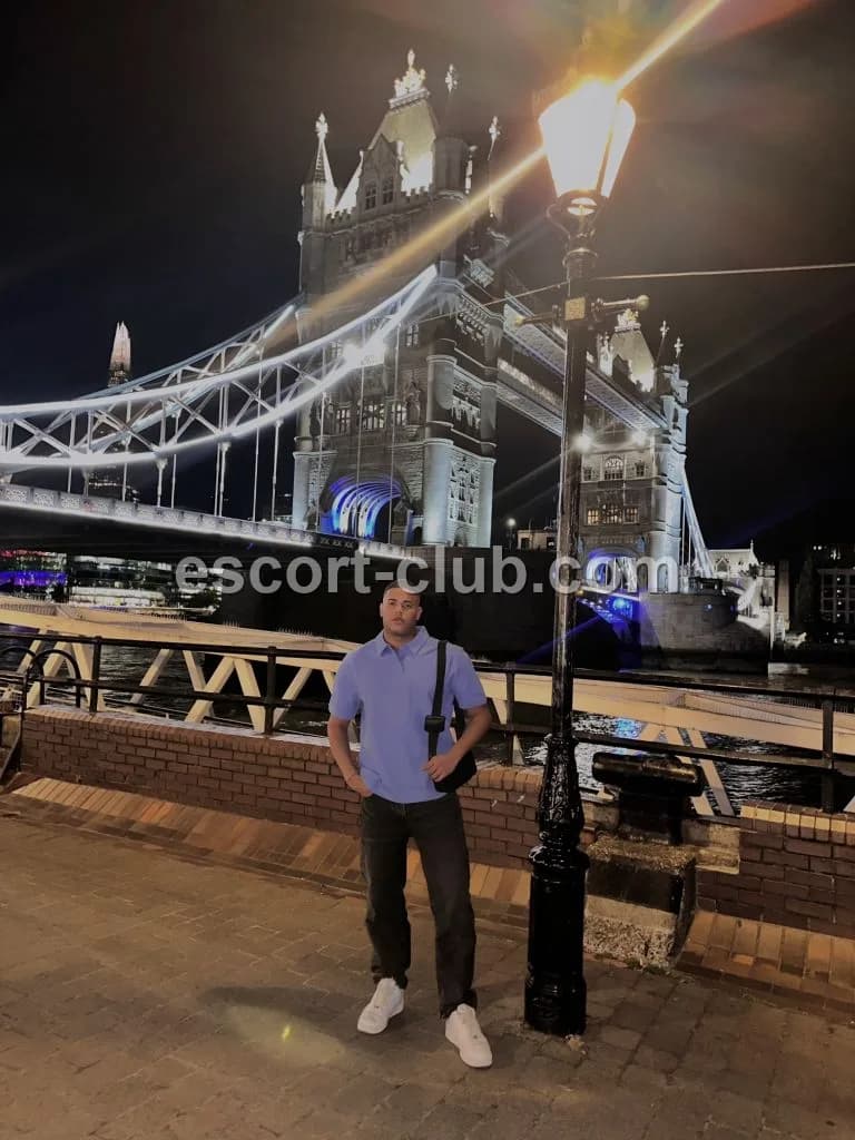 James — Bristol escort photo 5