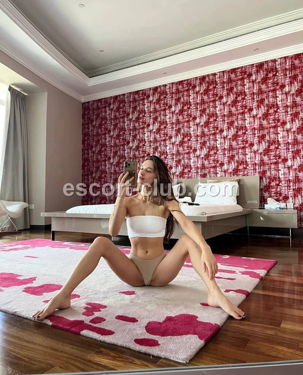 Karinaa — Sheffield escort photo 4