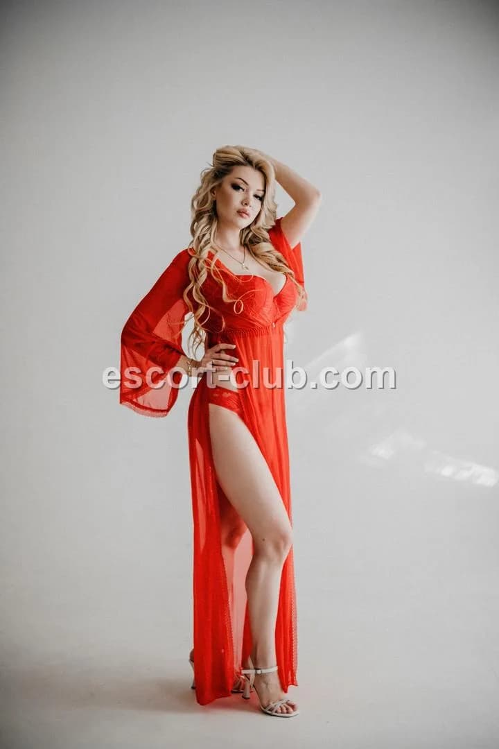 Karolina — Hong Kong escort photo 2