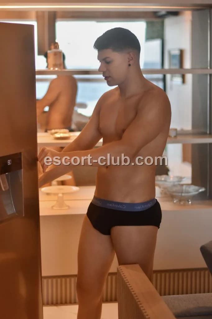 Kauan — Bristol escort photo 3