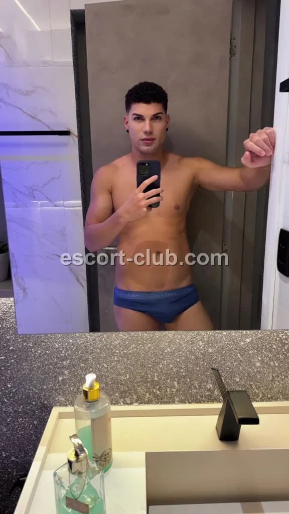 Kauan — Bristol escort photo 5