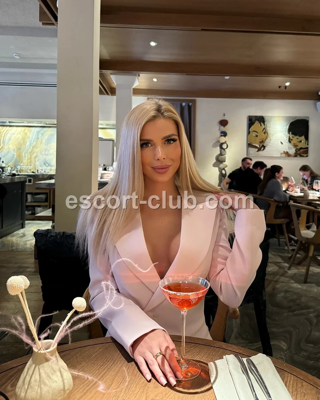 Kerri — escort in London
