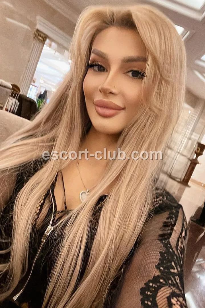 Keyla — Leeds escort photo 4