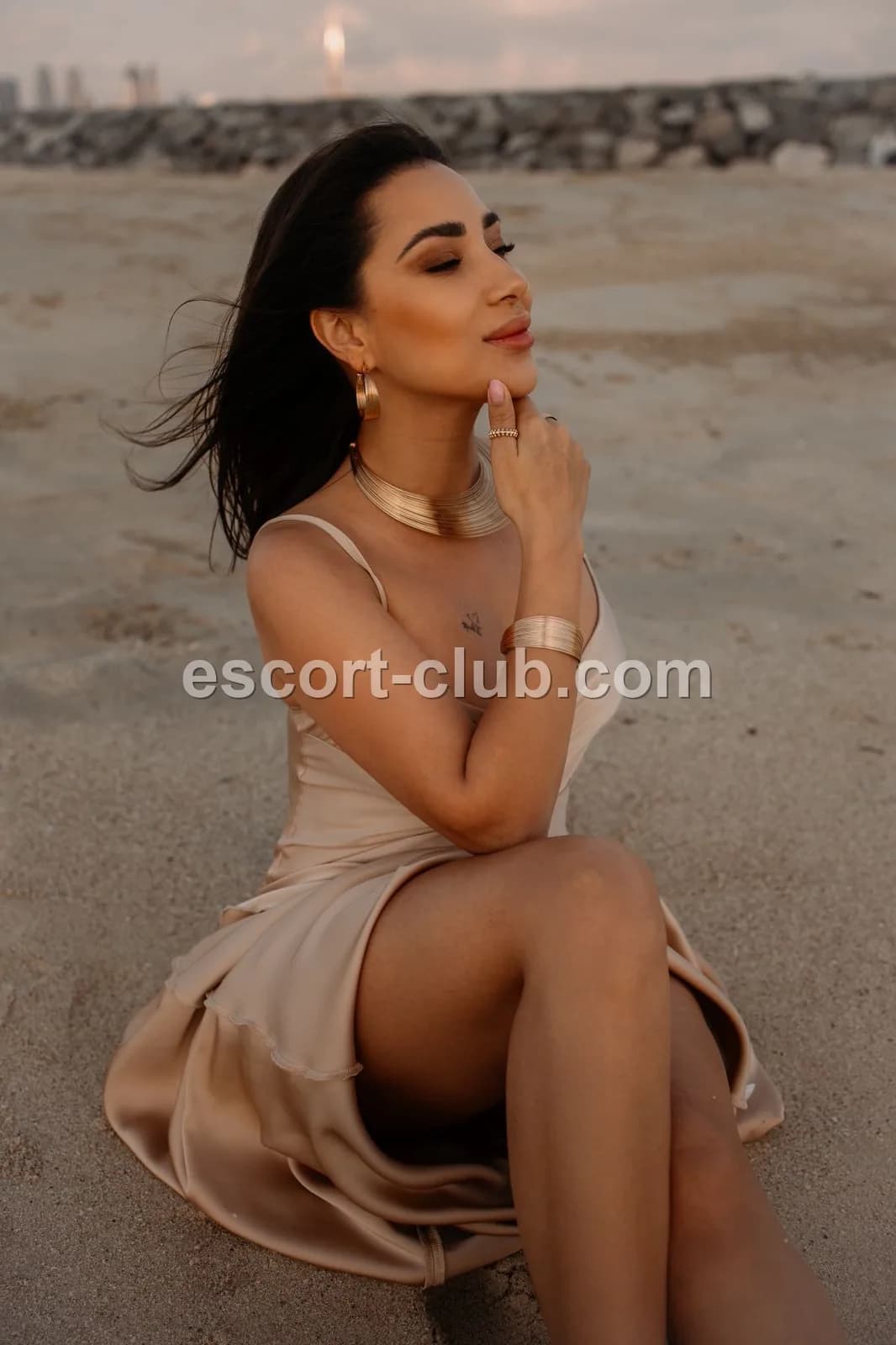 Lara — Hong Kong escort photo 4