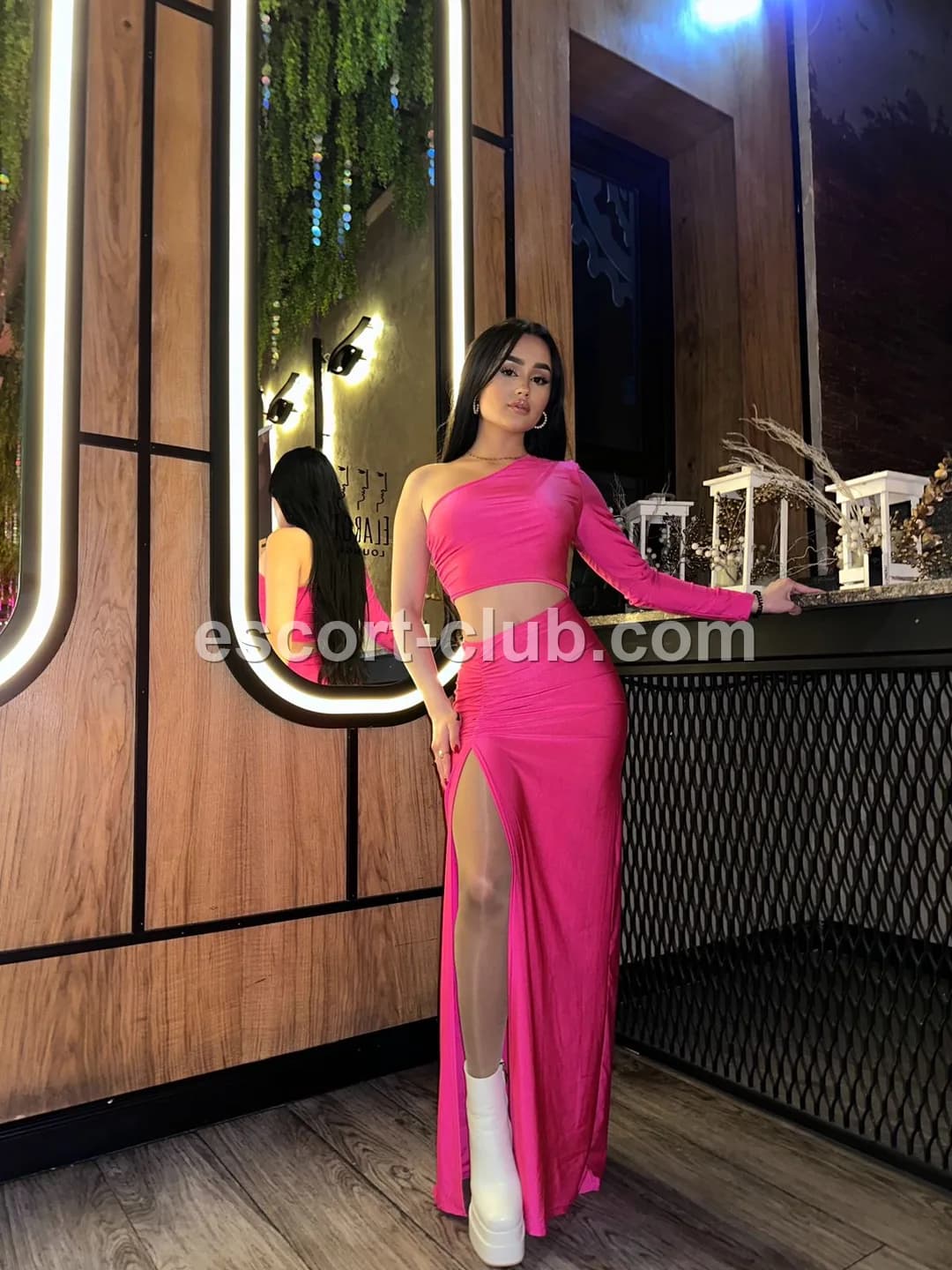 Leora — escort in Abu Dhabi