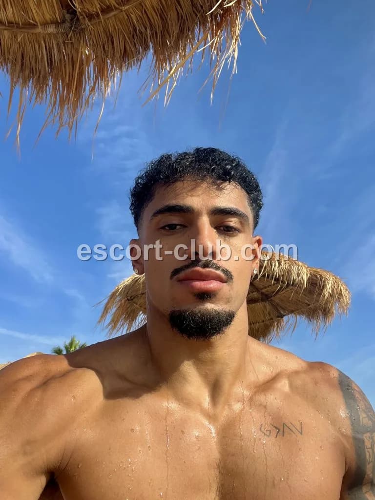 Liam — Bristol escort photo 4