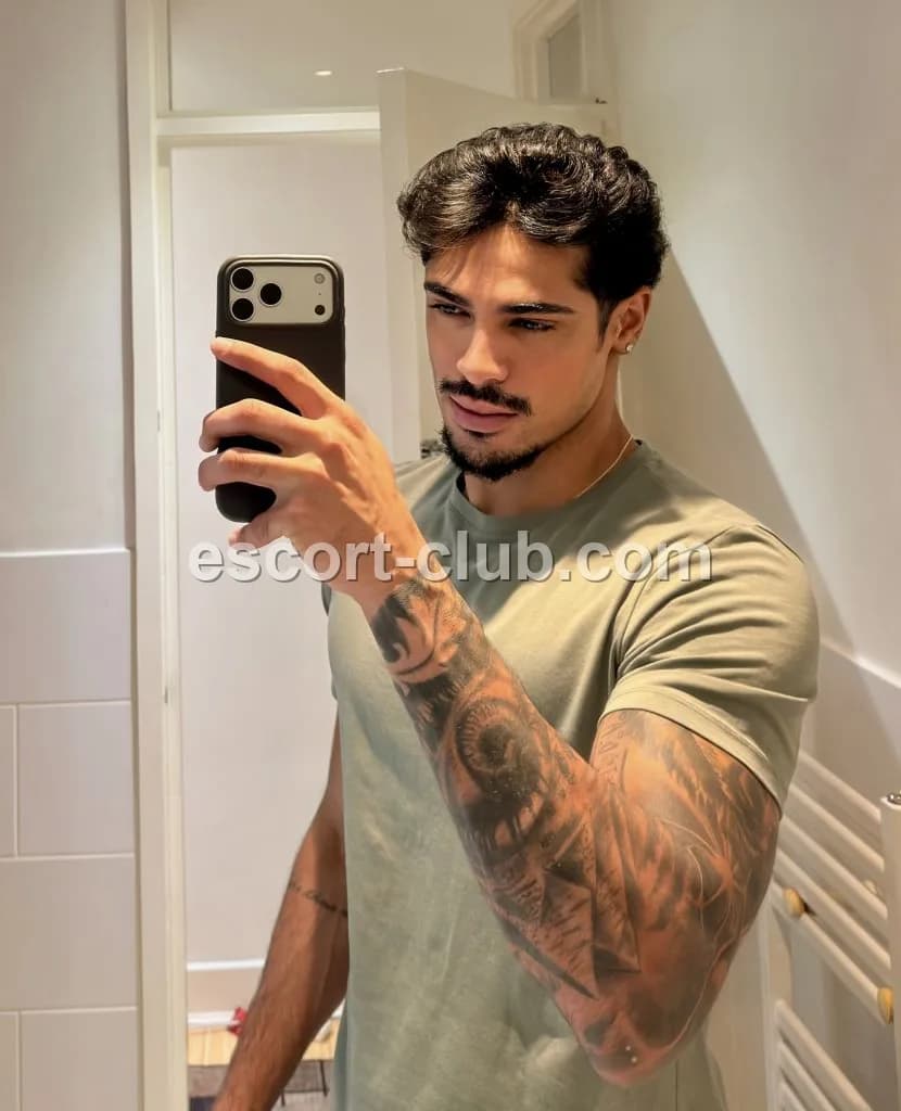 Liam — Bristol escort photo 5