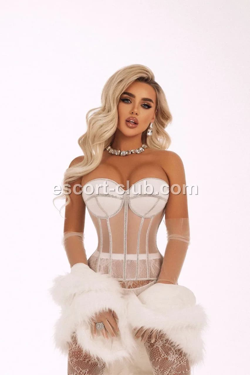 Liana — Bristol escort photo 2