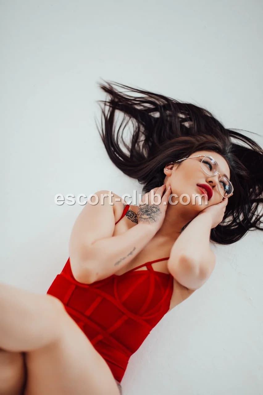 Lisa — Leeds escort photo 3