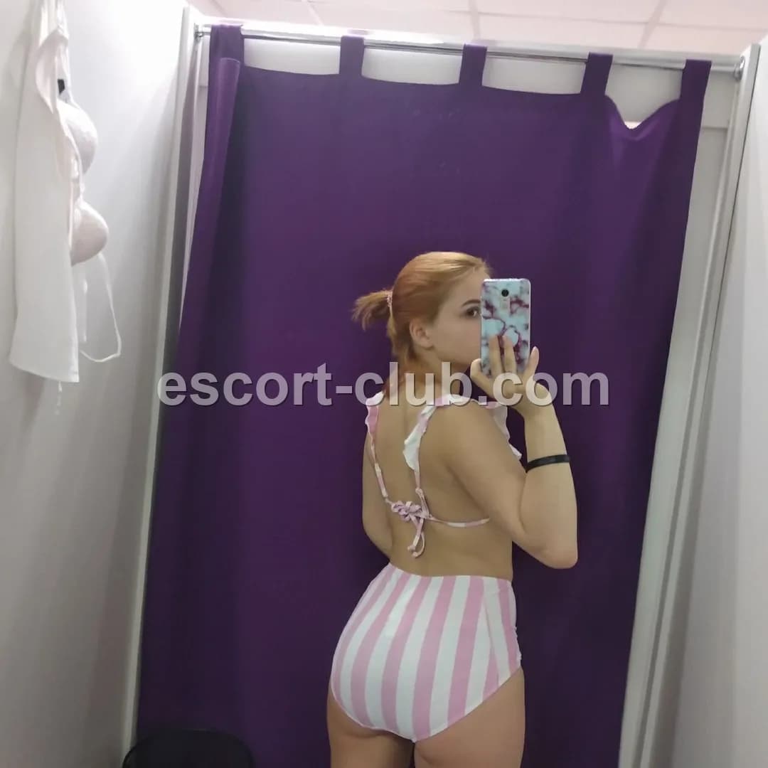 Lora — London escort photo 4