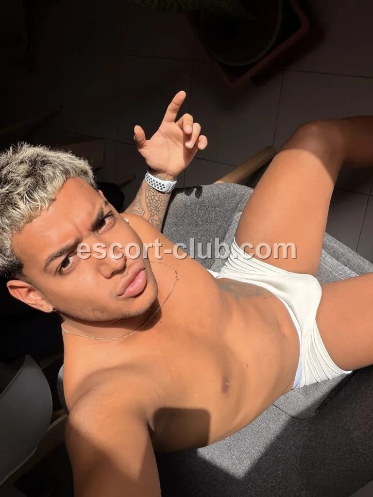 Lorenzo — Edinburgh escort photo 3