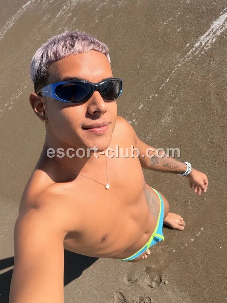 Lorenzo — Edinburgh escort photo 4