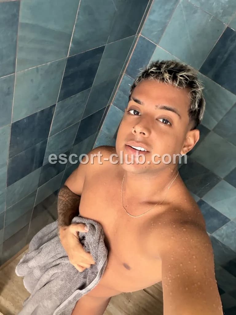 Lorenzo — Edinburgh escort photo 5