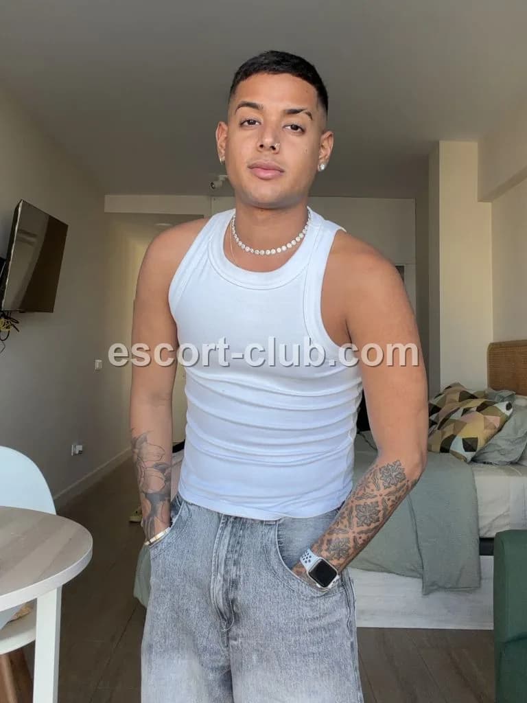 Lorenzo — Edinburgh escort photo 6